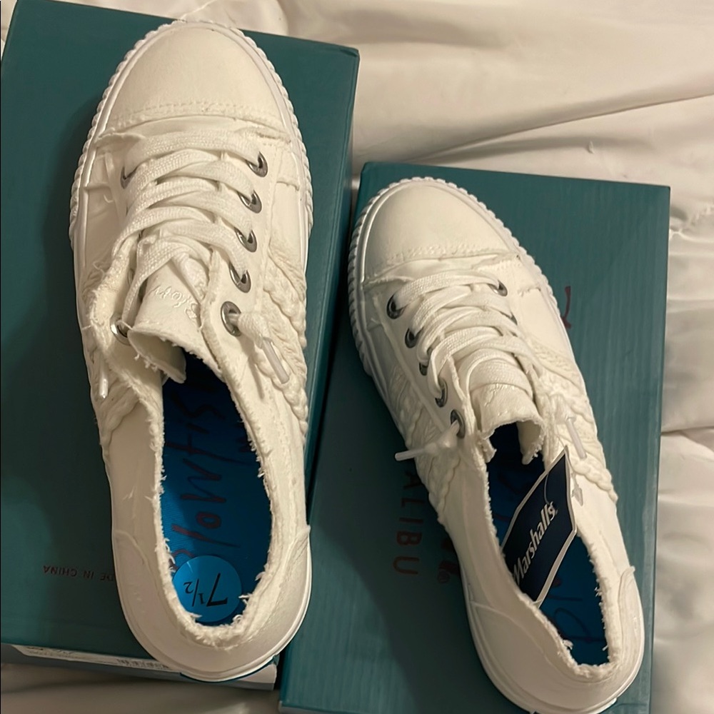 Blowfish White Canvas Sneakers Classic Design - Picture 2 of 6